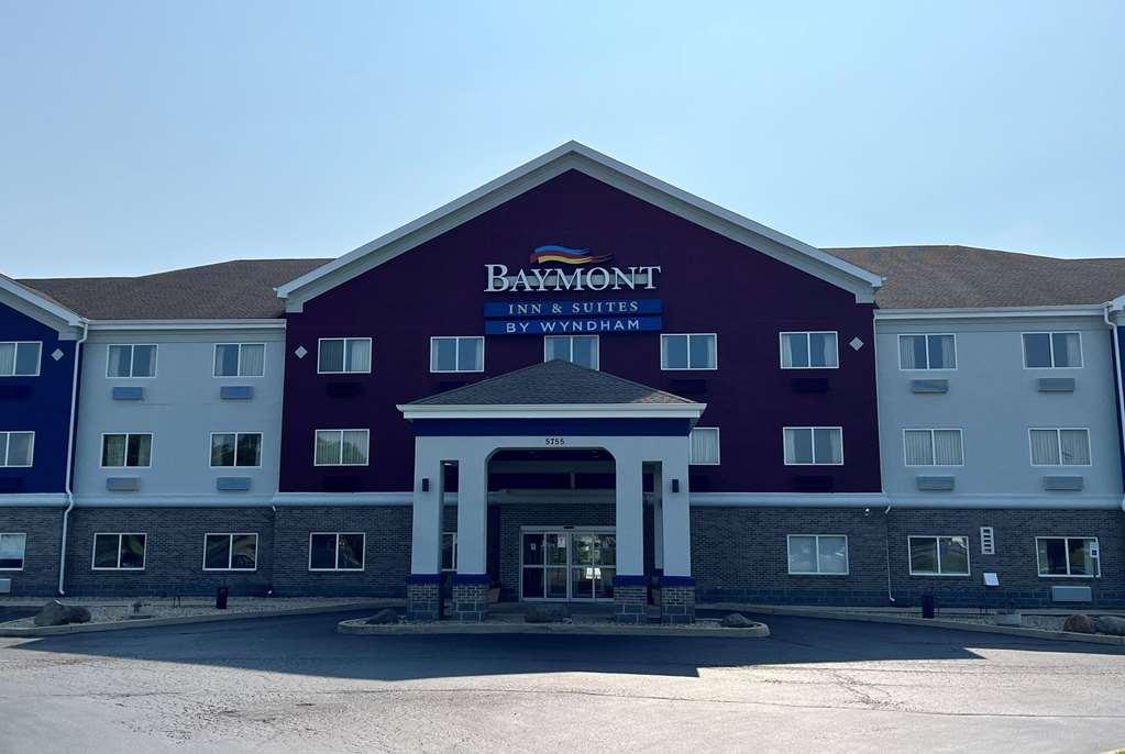 Baymont By Wyndham Indianapolis Northeast Hotel Exterior photo