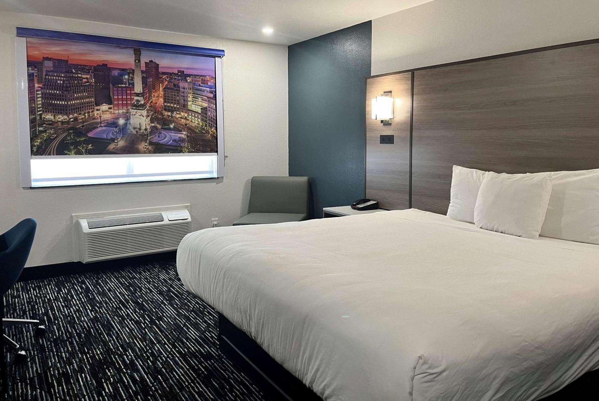 Baymont By Wyndham Indianapolis Northeast Hotel Exterior photo