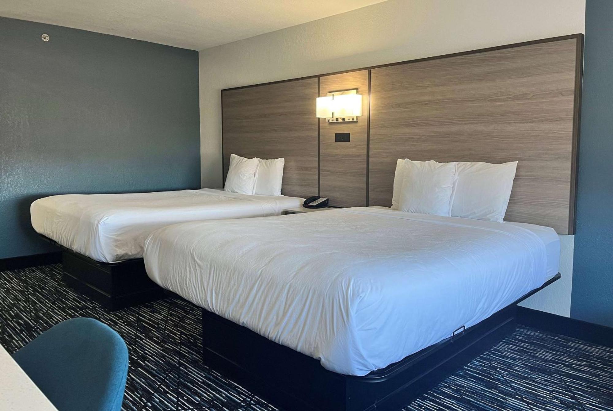 Baymont By Wyndham Indianapolis Northeast Hotel Exterior photo