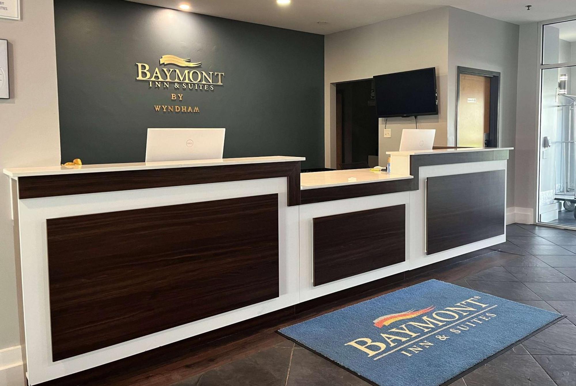 Baymont By Wyndham Indianapolis Northeast Hotel Exterior photo