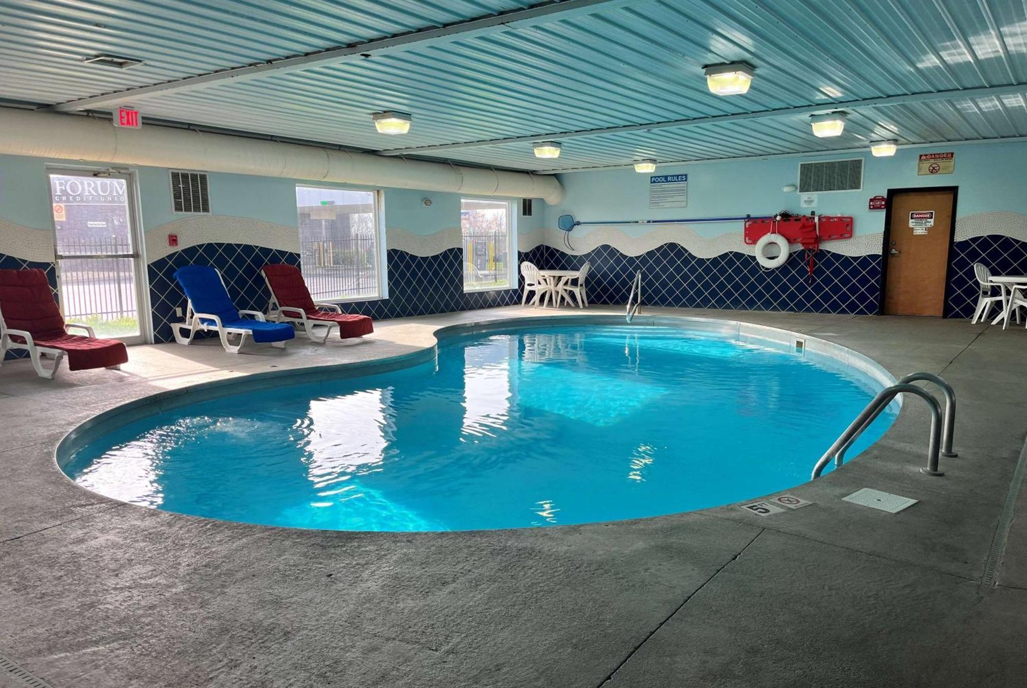 Baymont By Wyndham Indianapolis Northeast Hotel Exterior photo
